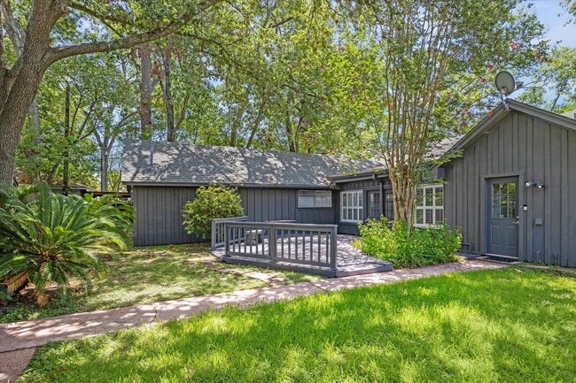 Building Photo - 8730 Cedarspur Dr