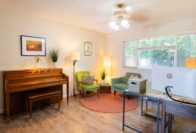 Photo - 2533 S Dollner St