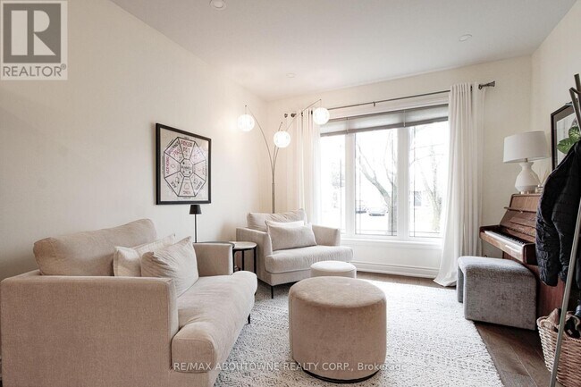 Photo - 3301 Nadine Crescent