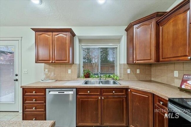 Photo - Gorgeous 4 bed 3 Bath Home Located in Meridian