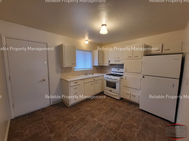467 W Pacific St Unit 5