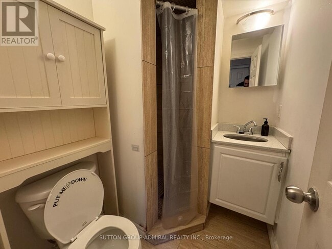 Photo - 180 Carlton St.