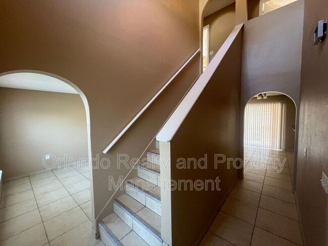 Photo - 204 Canterbury Ct