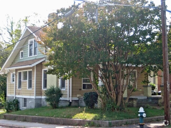Building Photo - 214 E Whittington St Rental