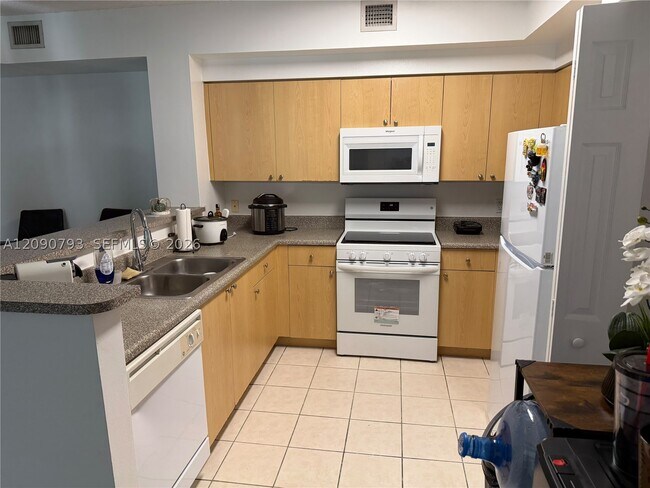 8020 N Nob Hill Rd Unit 204