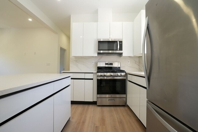 Photo - 776 Bergen St