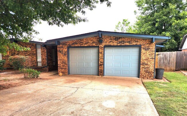 Photo - 6200 N College St