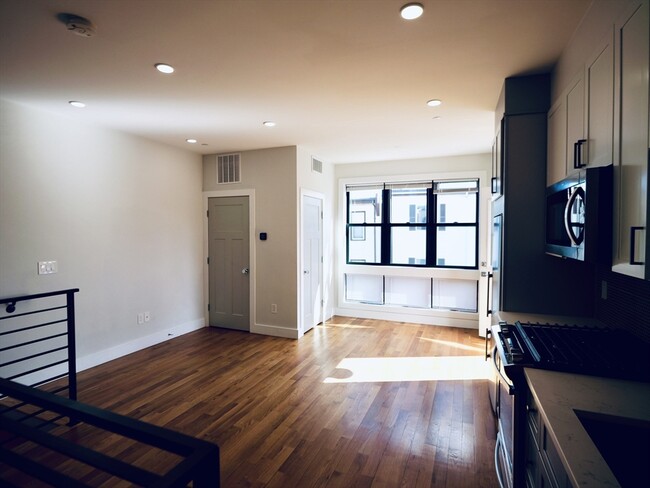 Building Photo - 181 Bennington St Unit 3 Rental
