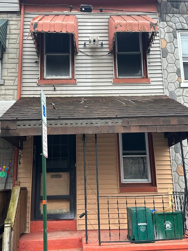 Cozy Remodeled Reading 3 BR/1 Bath For Ren... - Cozy Remodeled Reading 3 BR/1 Bath For Ren... House