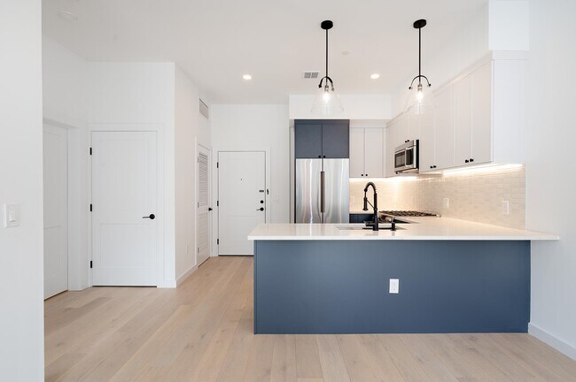 Photo - 425 3rd St Unit #319