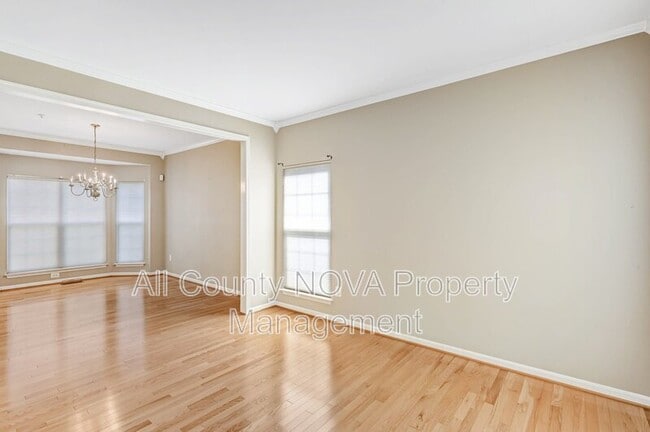 Photo - 8308 Deerstill Way