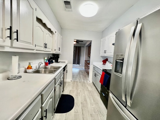 Photo - 506 Balboa Dr