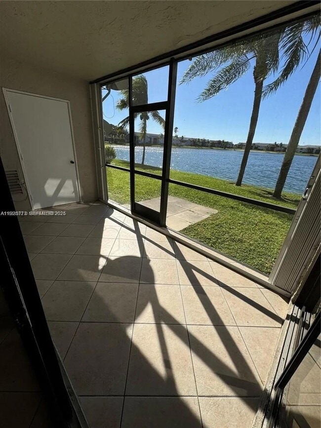 Building Photo - 1460 Jefferson Dr Unit 1460J