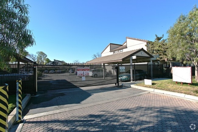 Photo - Summerhill Place