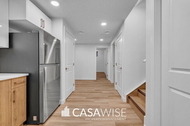 Photo - 3221 Magpie Link NW