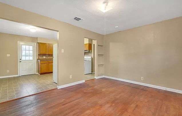 Photo - 215 Legion Dr W