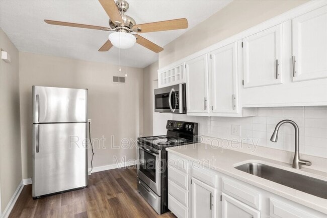 Photo - 1462 Meadowthorpe Ave