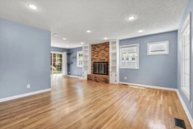 Photo - 1355 N Rdg St
