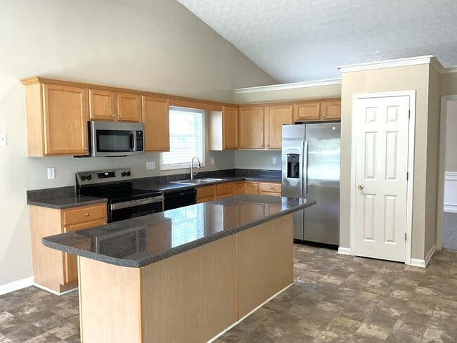 Photo - 310 Ballyshannon Dr