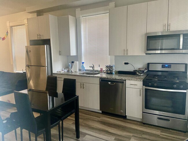 Photo - 920 W 35th Pl