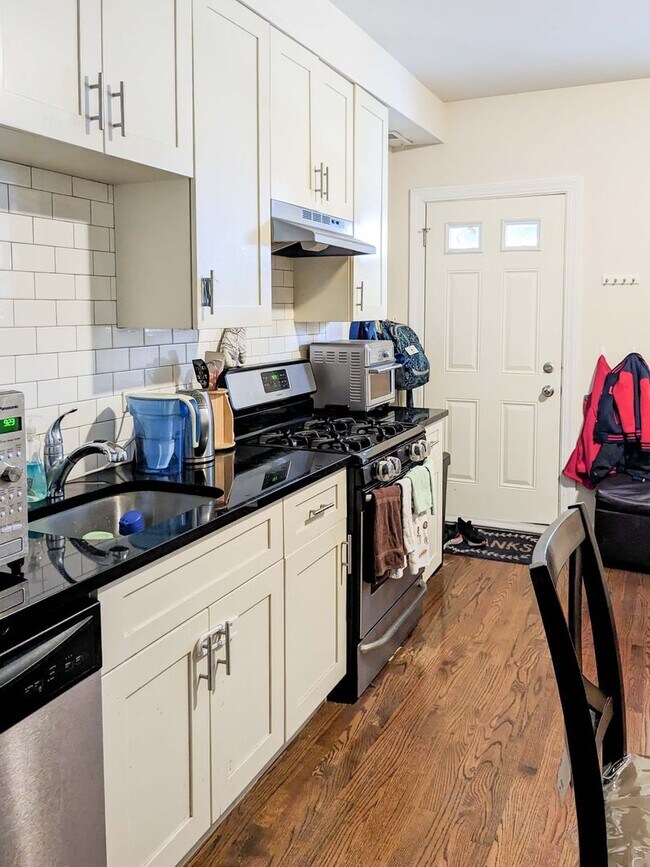 Photo - 4816 N Wolcott Ave Unidad 1