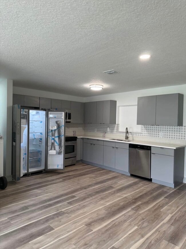 7607 High Meadow Cir