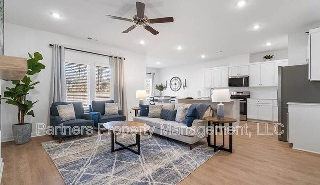 Photo - 1918 Larkspur St