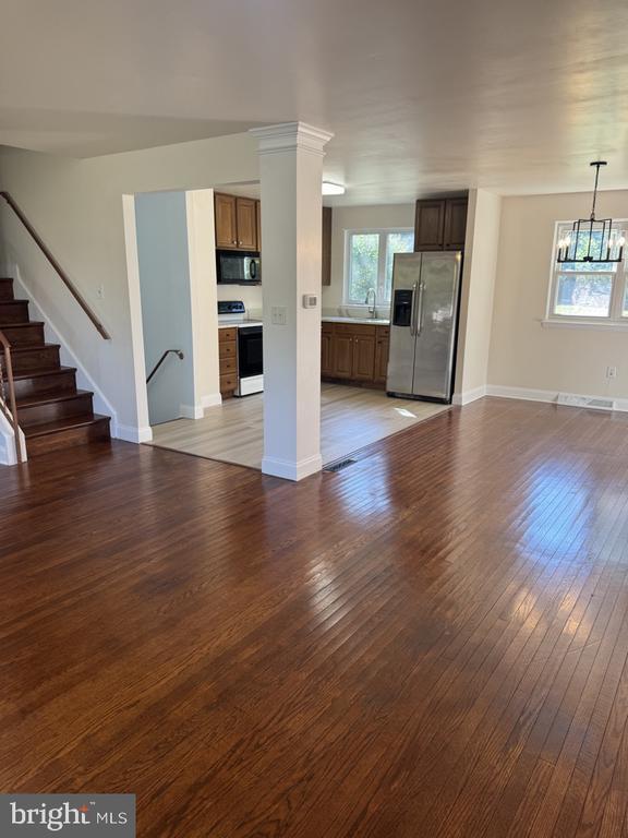 Photo - 520 Hedgerow Ln