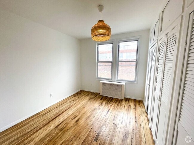 Building Photo - 72-45 60th Ln Rental