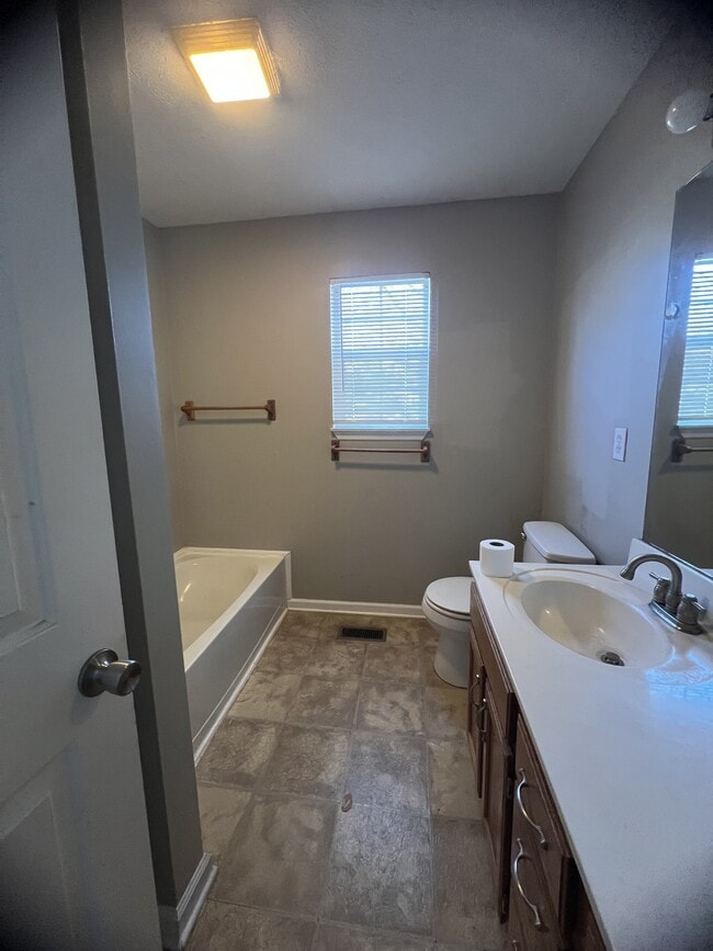 Photo - 1714 Dublin Ct