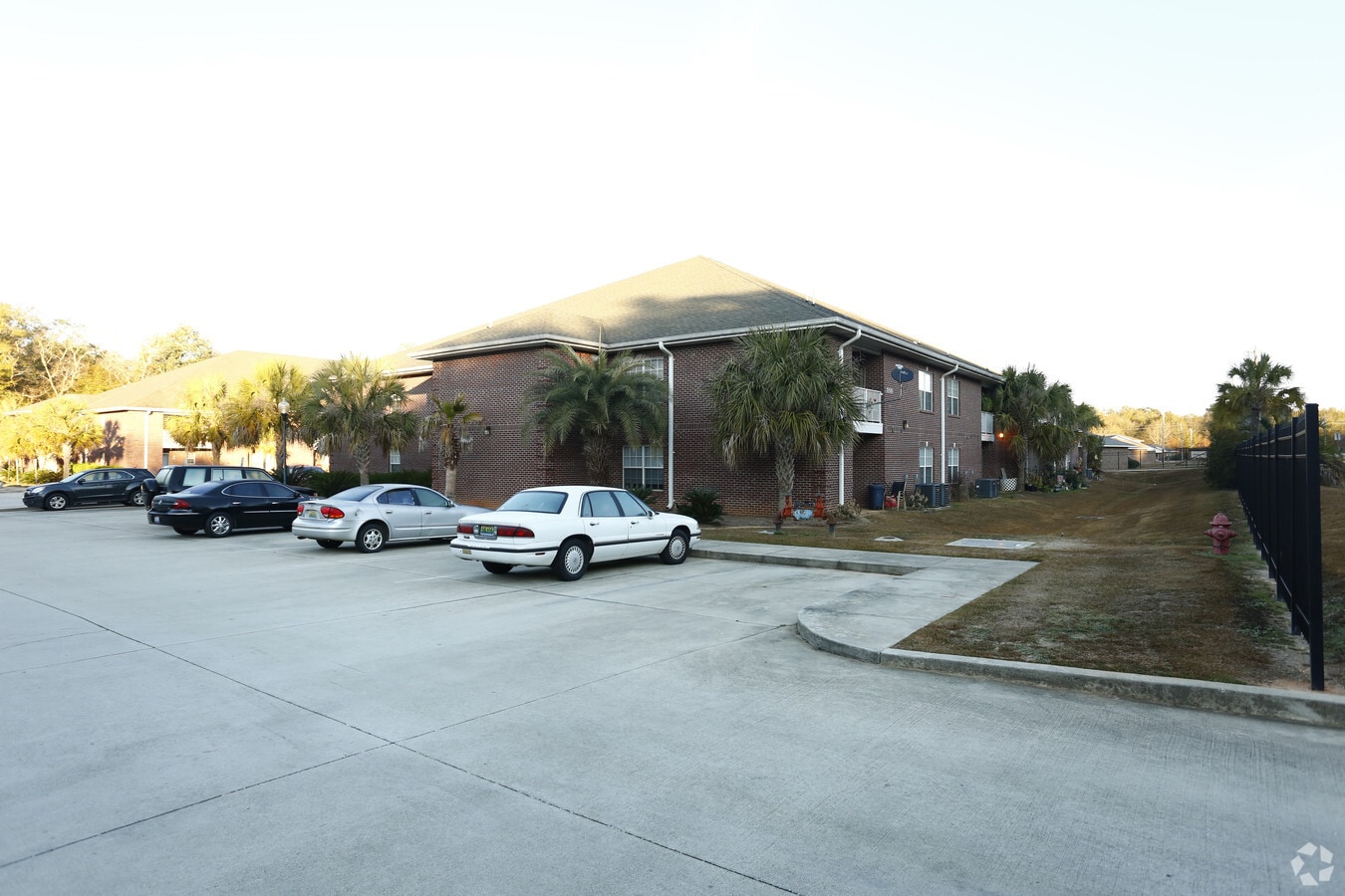 Photo - Sandlewood Manor Apartments