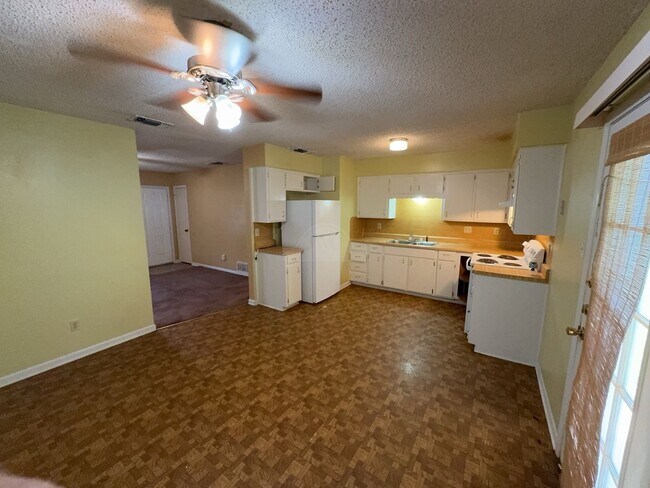 Photo - 820 Michelle Dr