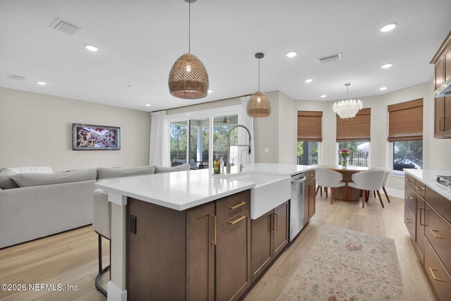 Photo - 202 Sutton Dr