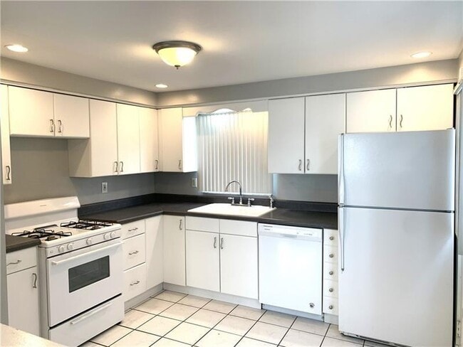 Photo - 3768 W 5th Ave