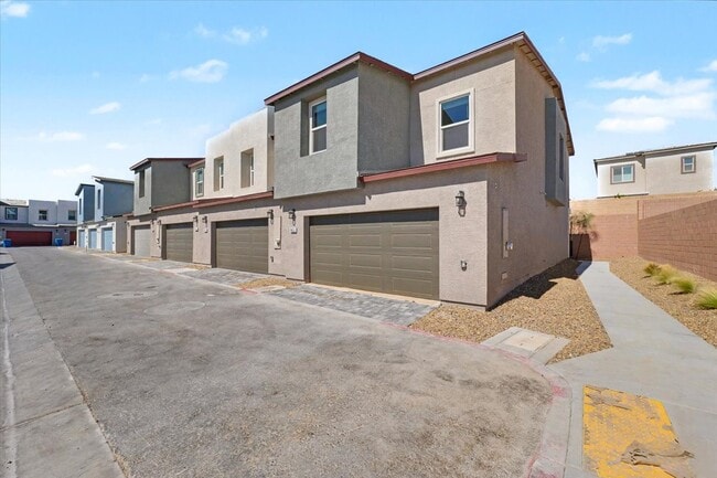 Building Photo - 9653 Horseshoe Cyn St