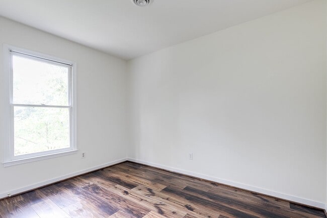 Photo - Beautiful 3 bedroom 2.5 bath in Woodlake