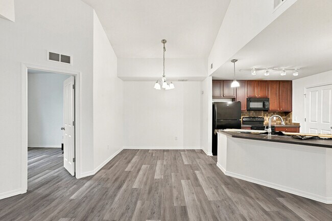 Photo - 804 Summer Hawk Dr
