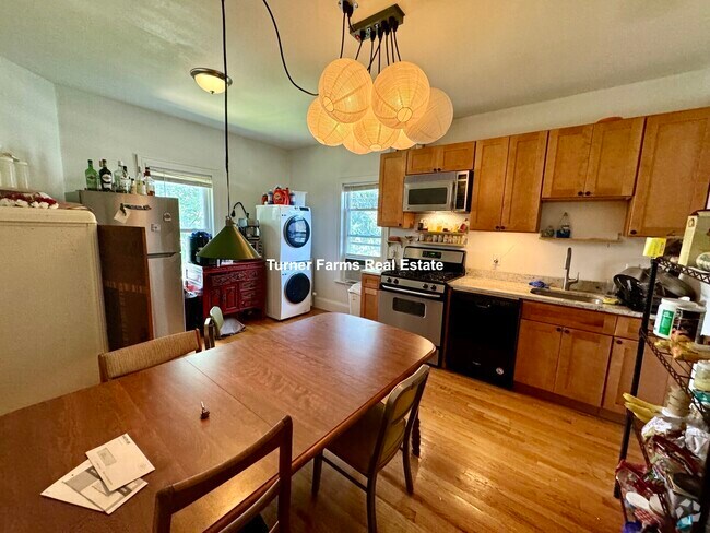 Building Photo - 100 Summer St Unit 3 Rental