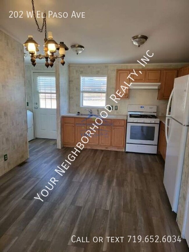 Photo - 202 W El Paso Ave