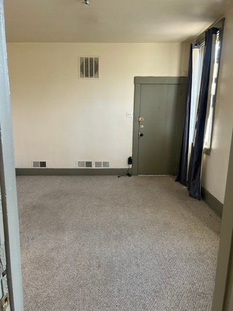 3744 Willow Ave Unidad Front apt
