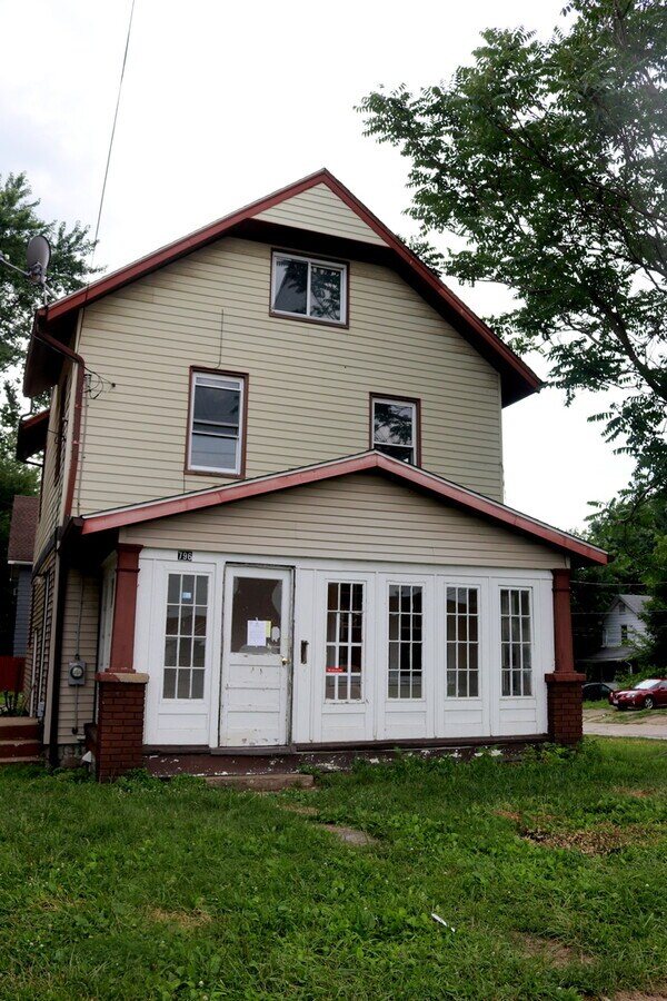 Photo - Quaint 4 bedroom, 2 bath home
