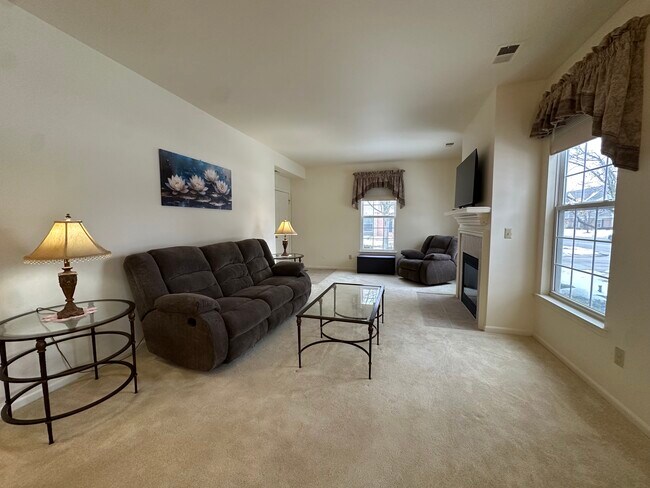 Open concept living area - 1075 Alameda Blvd Unit 1075