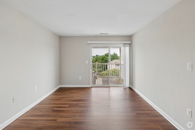 2BR, 2BA - 990SF - Living Room