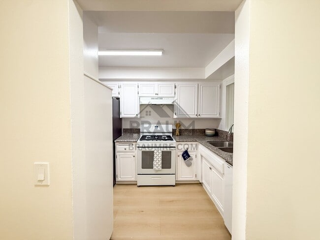 Photo - 11839 Burbank Blvd Unit 3