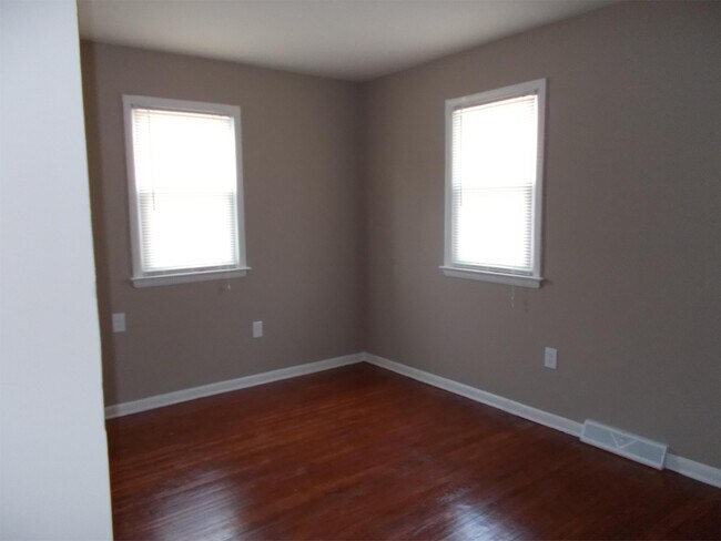 Photo - 491 Ellis Ave