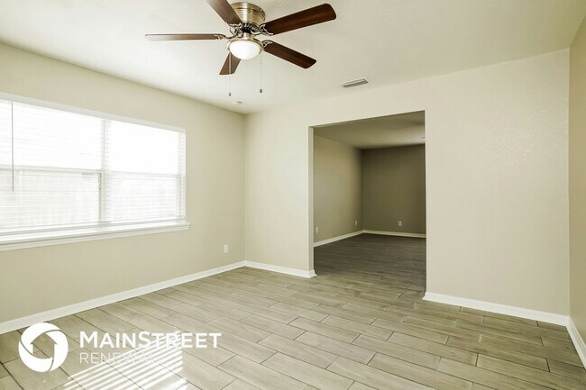 Photo - 609 Lyndsey Ln