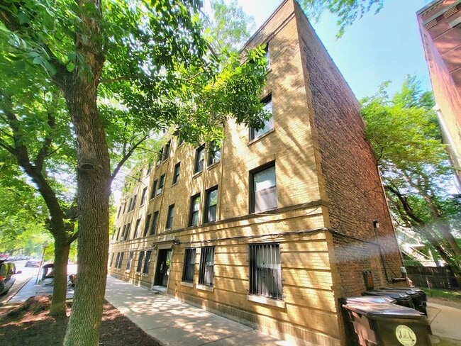 Building Photo - 1048 W Lill Ave Unit A04W