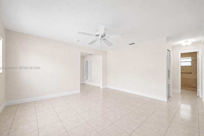 Photo - 3233 SW 25th St Unit 2