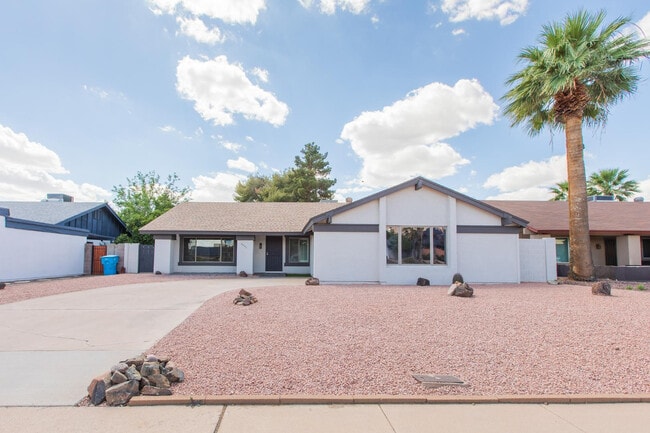 Photo - 2607 E Larkspur Dr