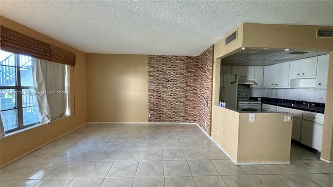 Photo - 2901 NW 47th Terrace Unidad 239B